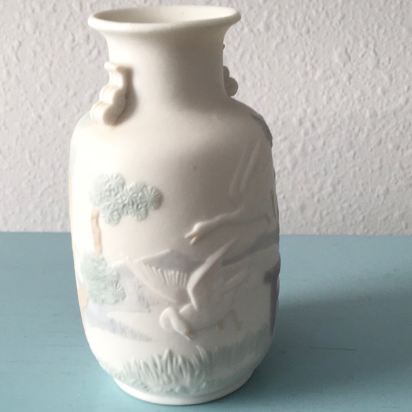 Authentic Retired Lladro Mini Tibor Japonesas Vase in Perfect Condition, 4” tall - Picture 3 of 9